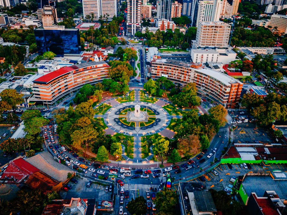 Alan Estuardo 🌟🥇🌟
González Chávez
Primer lugar 
Zona 9 
•
•
 Siendo ahora un emblema destacado dentro de nuestra ciudad, un espacio para convivir, un espacio que es un pulmón que nos permite respirar.
#CapitalVerdeGuate #GuatemalaValeLaPena #SextoChirmolcity <a href="/muniguate/">MuniGuate</a>