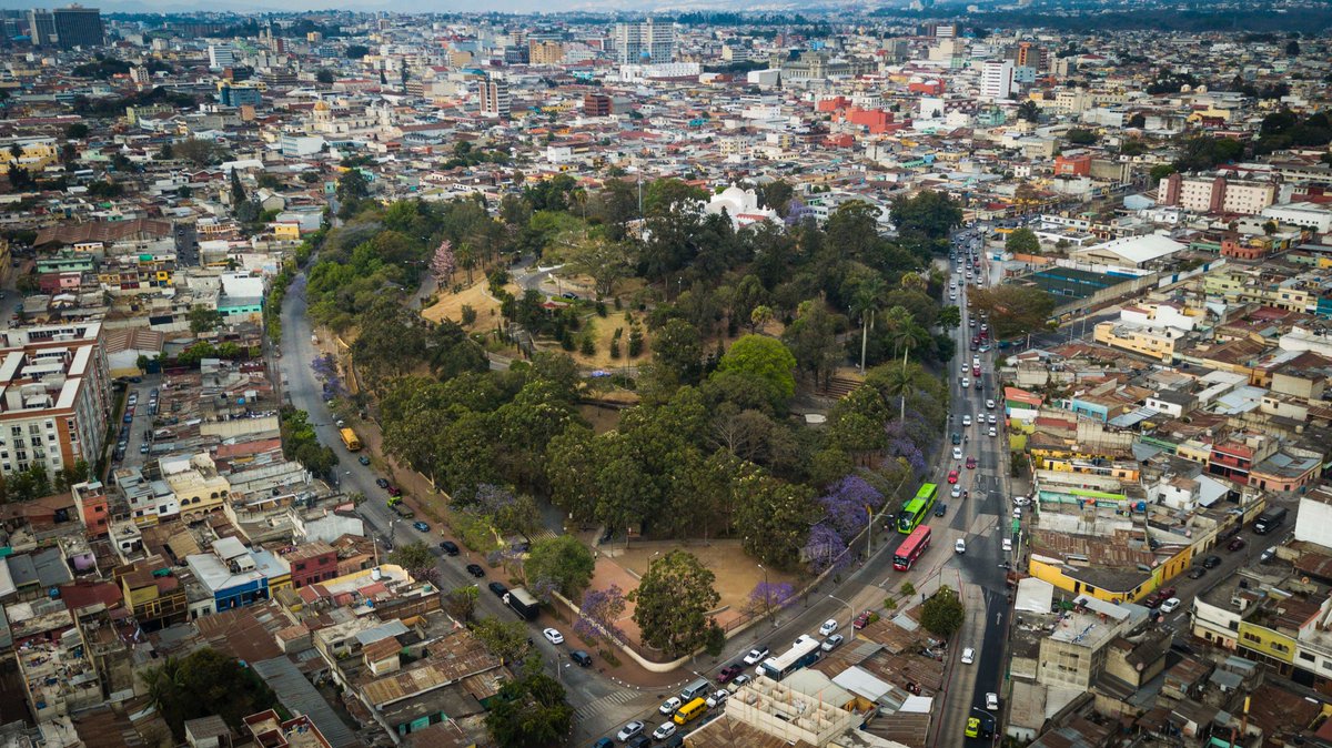 Juan Reyes🌟🏅🌟
Mención Honorífica  
Categoría Abierta
Zona 1, 5 y 15 
•
•
Una Ciudad que prospera, merece espacios verdes para mantener su equilibrio.
#CapitalVerdeGuate #GuatemalaValeLaPena #SextoChirmolcity