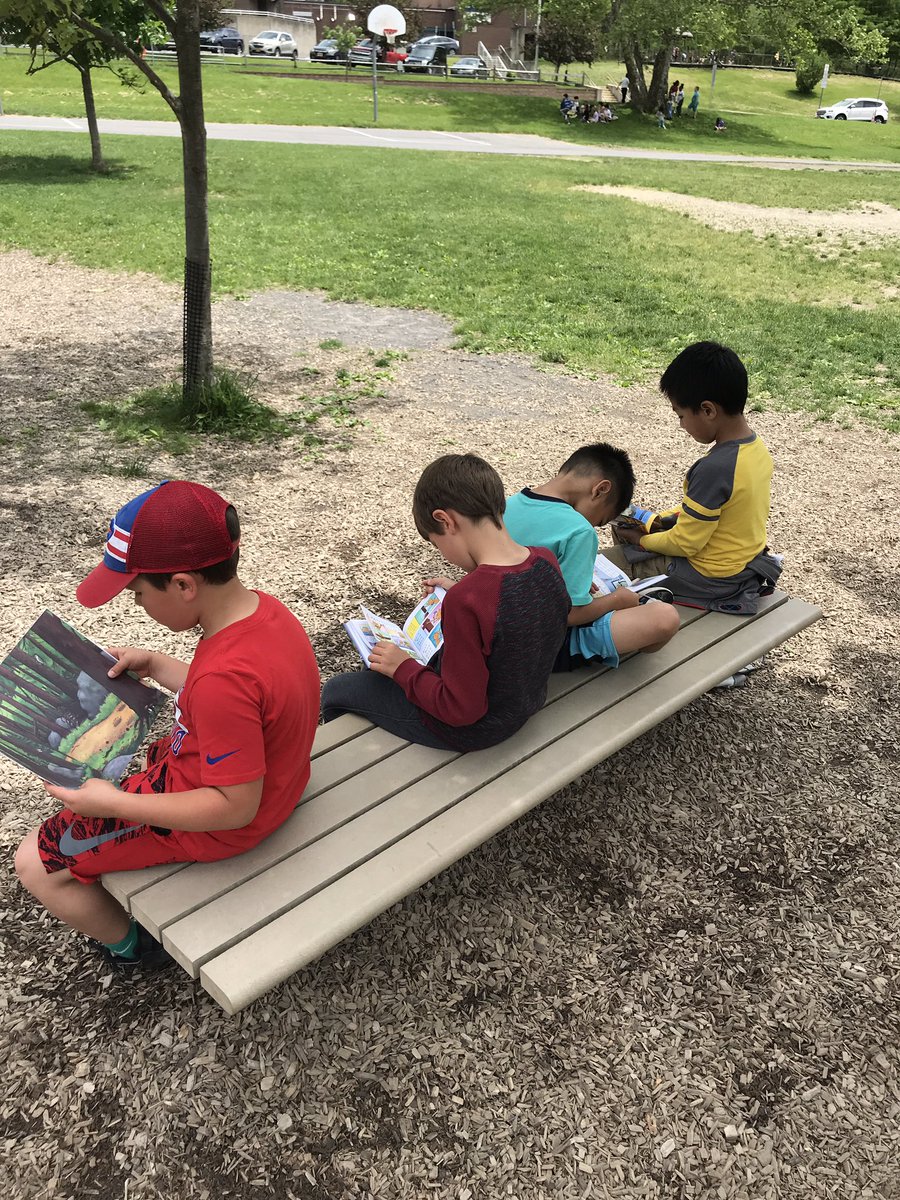 bselibrarian's tweet photo. Outside #DEAR for our #readingcelebrationday @BelleShermanES ☺️ https://t.co/9dUMzent5R