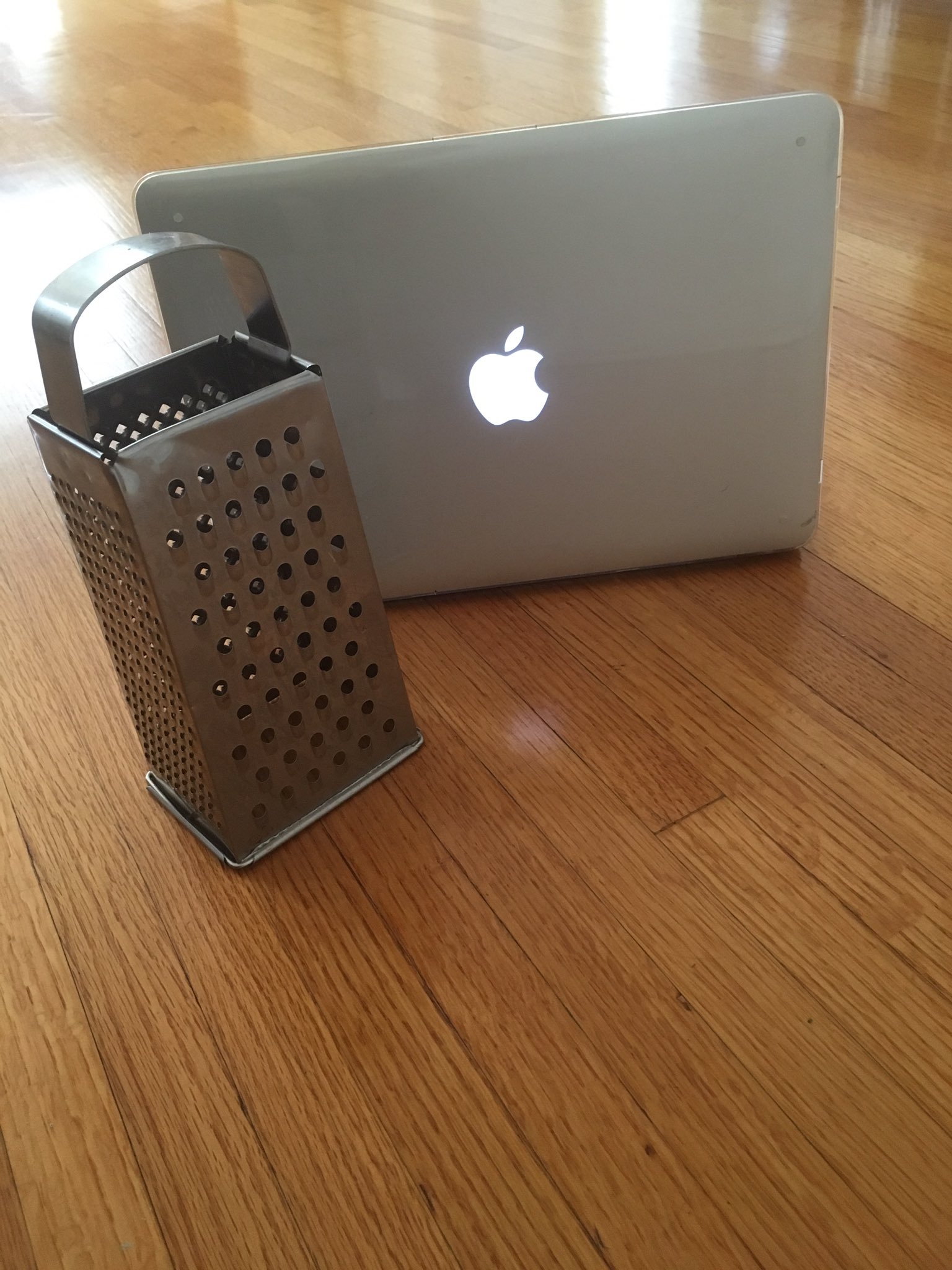 16 Memes About How The New Mac Pro Looks Like a Cheese Grater - Funny  Gallery