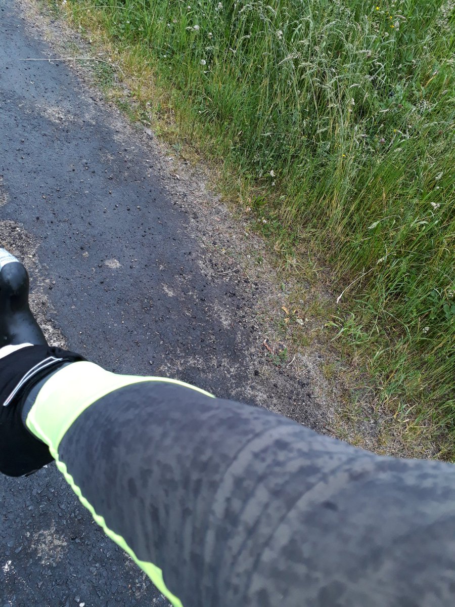 ClaeysChristop1's tweet photo. J 2 : pavés, pluie, pavés, circulation lilloise, pavés 😱😱
124 kms mais les pavés auront eu raison de mes .... https://t.co/Ivo795hphM