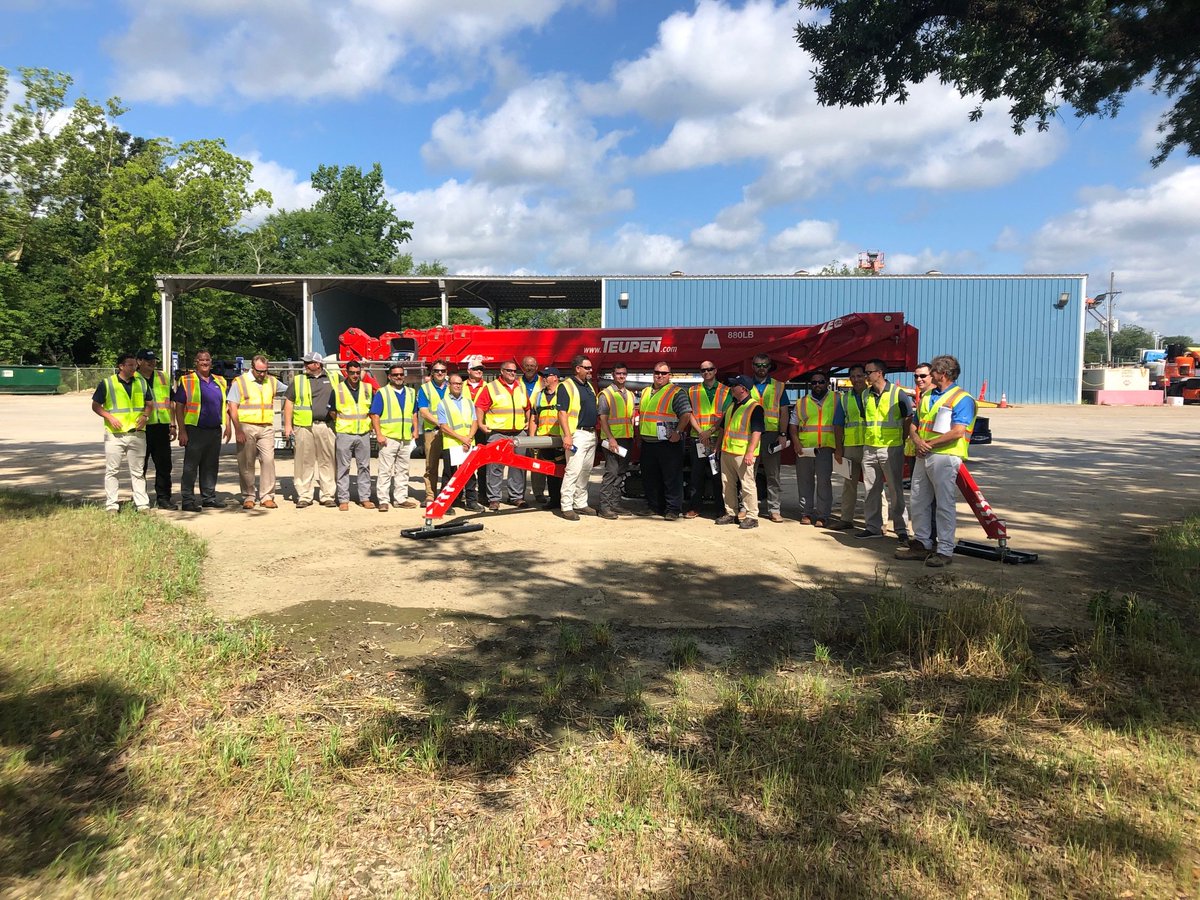 Teupen_NA's tweet photo. Another day on the LEO92SJ plus Road Tour!! Thank you to United Rentals for having us! #TeupenIt #LEOseries https://t.co/N1Yny0OJhA