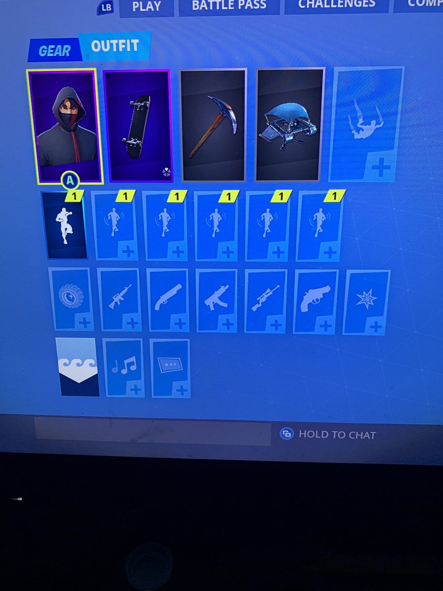 Esktro's tweet photo. Yo someone buy one of these or both! Dm me with offers #fortnite #FortniteBattleRoyale #fortniteaccountforsale #fortniteaccounts #fortniteaccountfortrade #FortniteBR #IKONIK #codenameelf https://t.co/48g2PwskT8