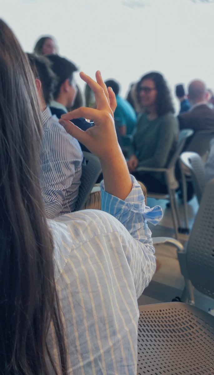 guidoip's tweet photo. Hoy en @DellTech tuvimos una capacitación en lengua de señas para desarraigar mitos y ayudar a la integración. Es excelente ver cómo trabajamos juntos para generar un cambio y lograr la inclusión en igualdad de condiciones. 💪 https://t.co/7k2dg1fFjP