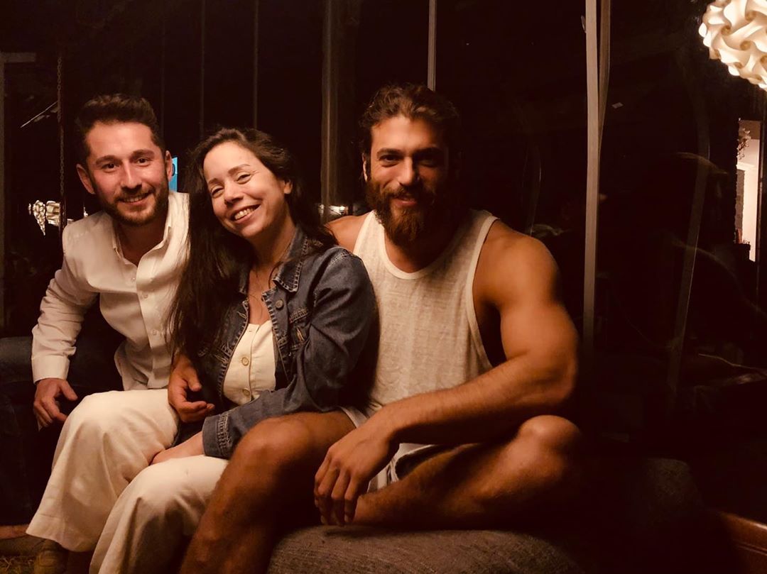 Ria32678217's tweet photo. #MutluBayramlarCanDemet #CanYaman #DemetÖzdemir #CanEm #CanDem 😍😍😍🔥 https://t.co/6AE2nxLpHa