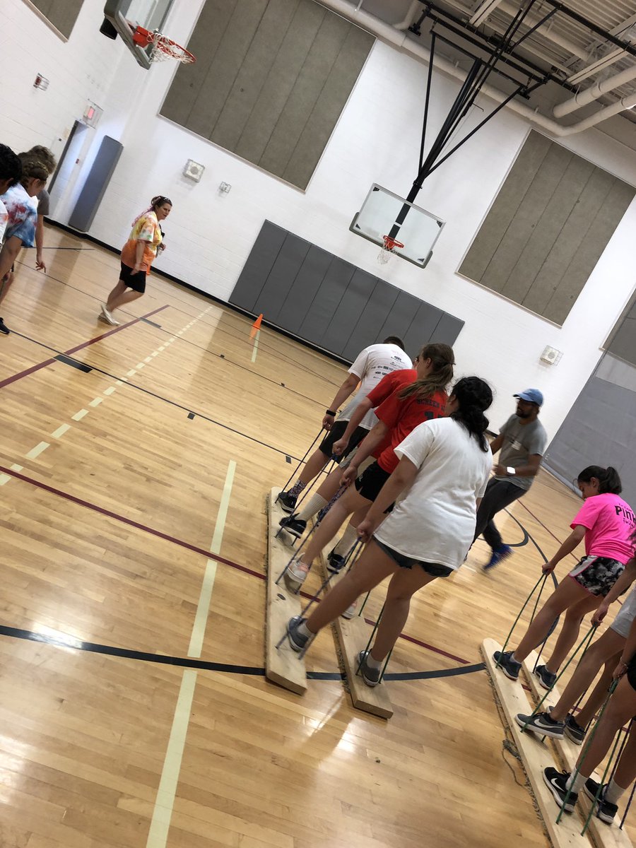MsLovettLovesit's tweet photo. TMS field day!!! #tugofwar #tarpgame #spongetoss #skiiteamrace https://t.co/X6zjh5OxmM