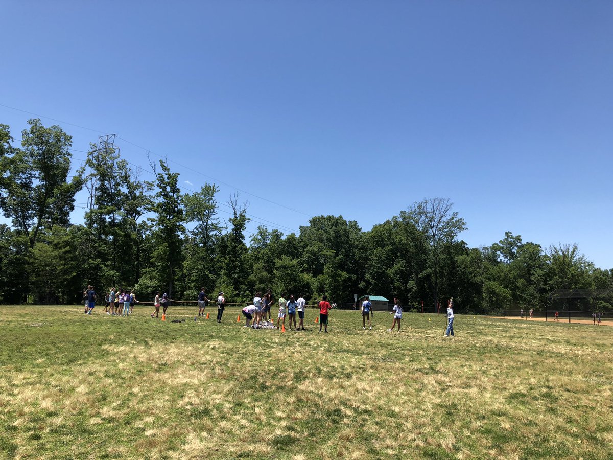 MsLovettLovesit's tweet photo. TMS field day!!! #tugofwar #tarpgame #spongetoss #skiiteamrace https://t.co/X6zjh5OxmM