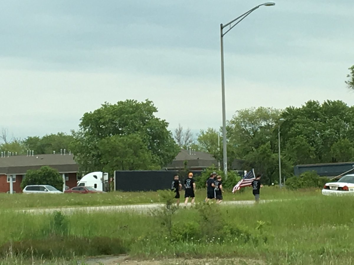 OakLawnPD's tweet photo. The OLPD took up the torch today. 5 of our members ran a leg of the Special Olympics Torch Run. Our runners went from 95th and Pulaski to Harlem and Rt. 83! #TorchRun #OLPD #SpecialOlympics https://t.co/U10JUe2dm4