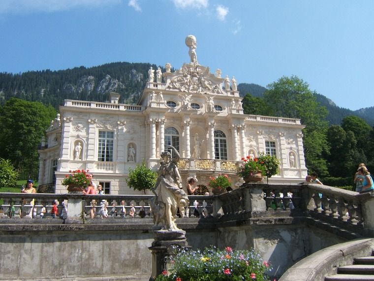 IndiaUpClose1's tweet photo. The castles of Bavaria, Germany https://t.co/h6SoexaqgV via @Globe_Guide #Bavaria #Germany #TravelTuesday https://t.co/mAGigS82uf