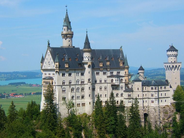 IndiaUpClose1's tweet photo. The castles of Bavaria, Germany https://t.co/h6SoexaqgV via @Globe_Guide #Bavaria #Germany #TravelTuesday https://t.co/mAGigS82uf