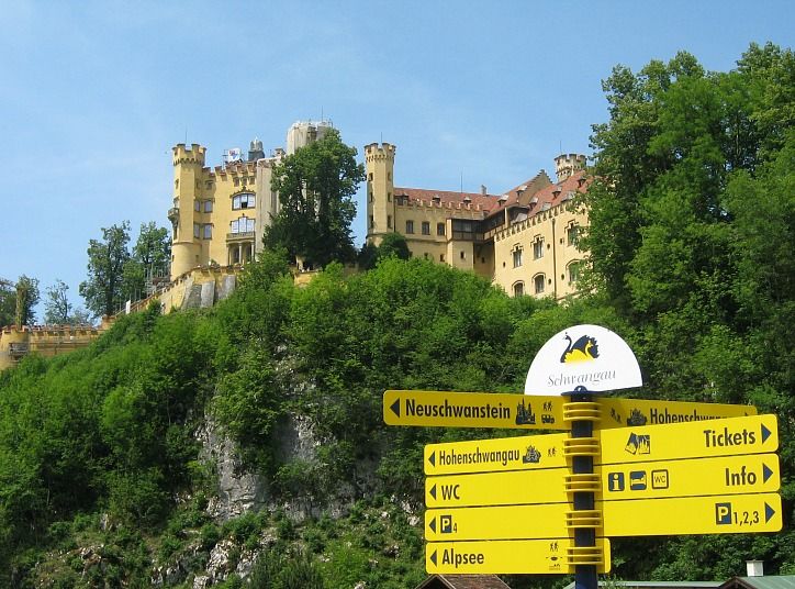 IndiaUpClose1's tweet photo. The castles of Bavaria, Germany https://t.co/h6SoexaqgV via @Globe_Guide #Bavaria #Germany #TravelTuesday https://t.co/mAGigS82uf