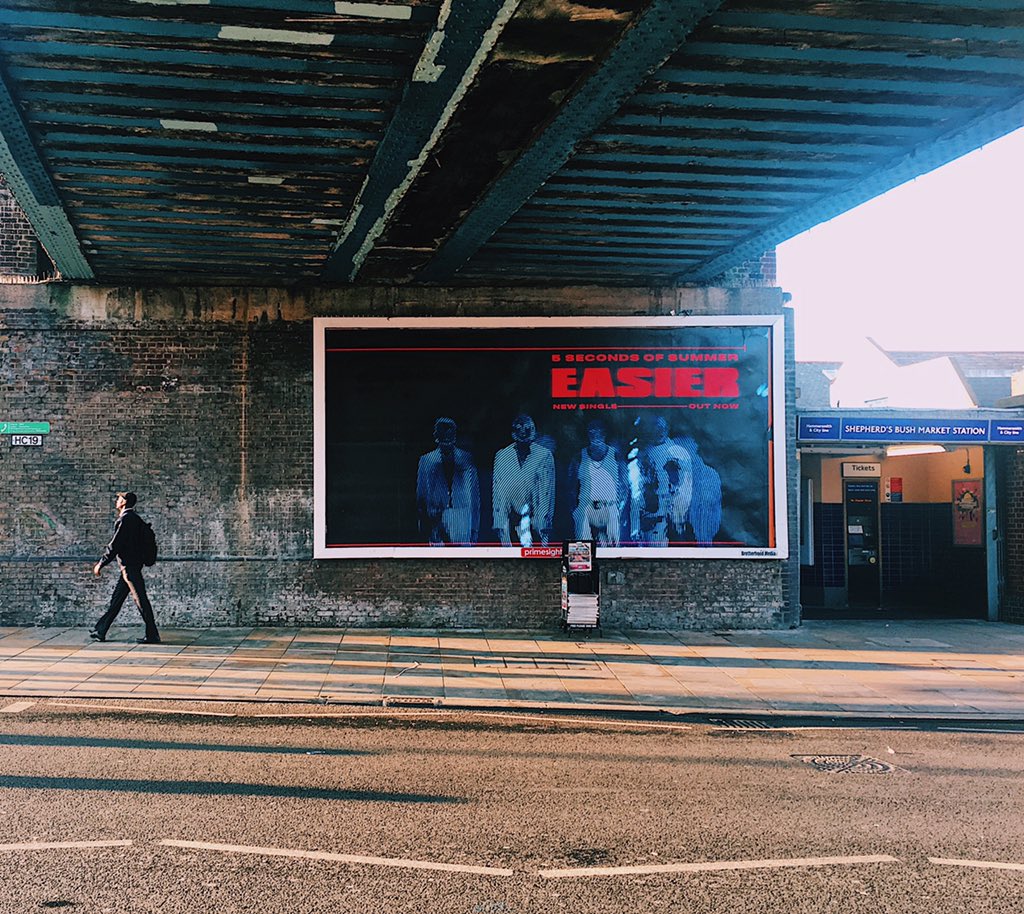 saltyleaquorice's tweet image. LONDON REPPIN’ 🙌🏼💃🏼#Easier