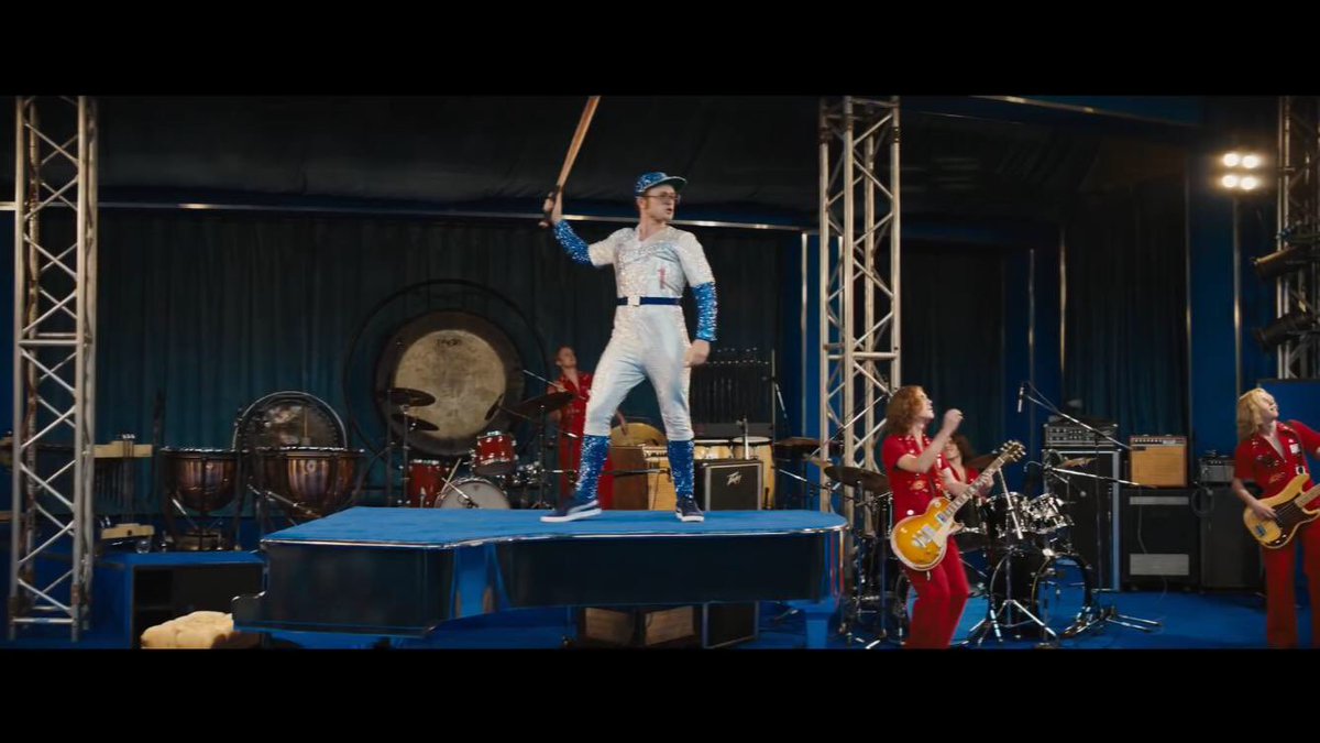 KarlaGrij's tweet photo. Toda la taquilla que Bohemian Rhapsody recaudó, #Rocketman se la merece a un millón de niveles más, no frieguen https://t.co/DFtehh6gGr