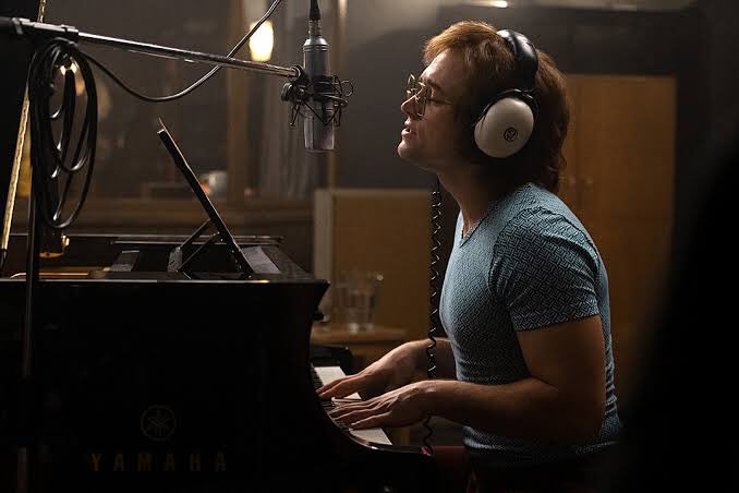 KarlaGrij's tweet photo. Toda la taquilla que Bohemian Rhapsody recaudó, #Rocketman se la merece a un millón de niveles más, no frieguen https://t.co/DFtehh6gGr