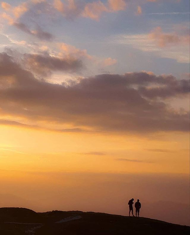 Silhouettes al tramonto su Cima Grappa.
Foto di @edinasugar

#igerstreviso #weareigersit #instagramersitalia bit.ly/2WIX7sY