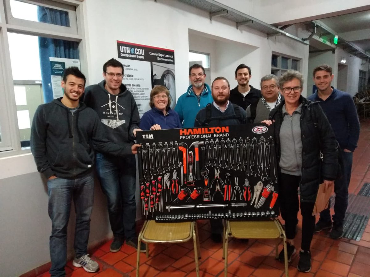utnfrcu's tweet photo. Herramientas Hamilton donó un set de herramientas al Departamento de Ingeniería Electromecánica.
La donación se realizó en el marco de la competición de Turismo Carretera en el Autódromo de Concepción del Uruguay el pasado 31 de Marzo en un acto transmitido en la TV Pública. https://t.co/je5Gl1pbXn