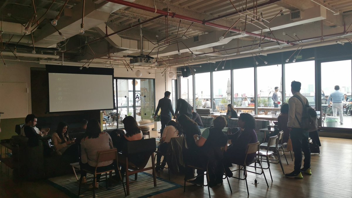 SEODiaz's tweet photo. Aquí en la primera #seoconf2019 de México.. Retuiteen que quiero ganaaaar 😝 #seo https://t.co/tPG8ST6hDI