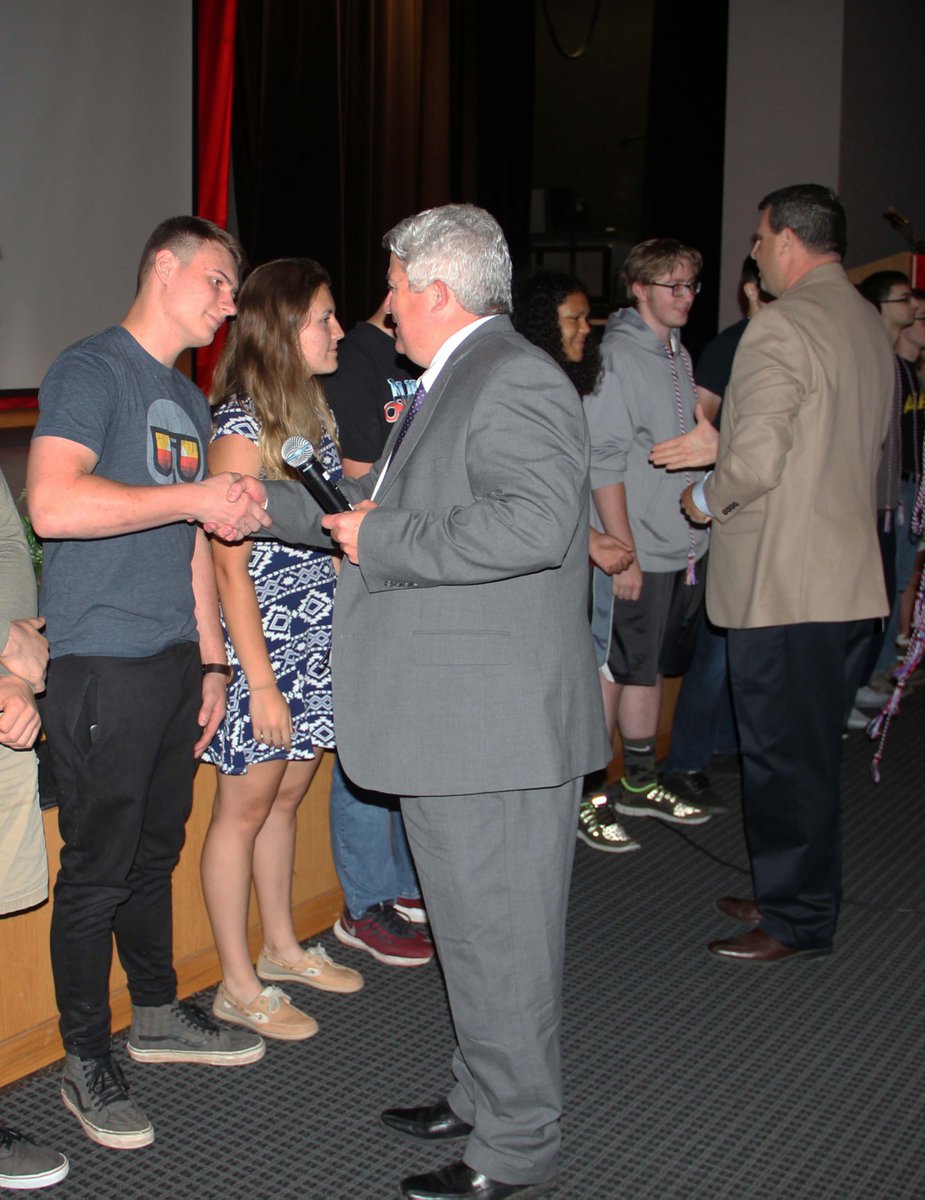 SASDinfo's tweet image. 24 seniors from the Class of 2019 @SASD_SAHS who will be serving in the military were honored today at a senior assembly and presented with graduation cords by School Board President Ken Keith and Superintendent Gallagher #SASDPride