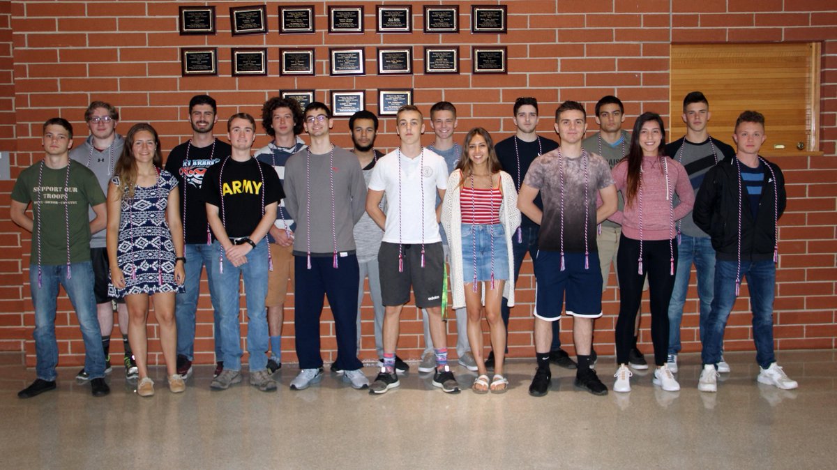 SASDinfo's tweet image. 24 seniors from the Class of 2019 @SASD_SAHS who will be serving in the military were honored today at a senior assembly and presented with graduation cords by School Board President Ken Keith and Superintendent Gallagher #SASDPride