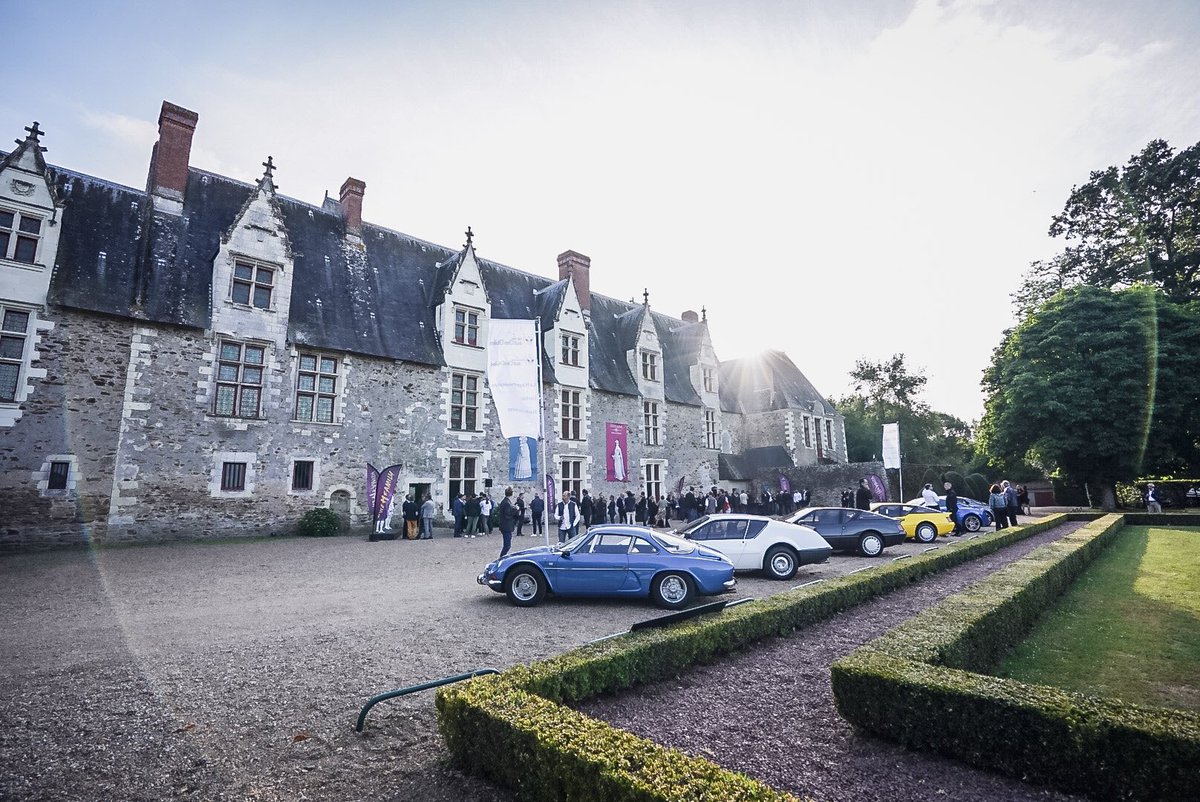 HBCNantes's tweet photo. 📍 Château de Goulaine

 🏰 Soirée de fin de saison pour les partenaires du @HBCNantes ce soir. Quel cadre ! 😎

#WeHfamily https://t.co/yW8pE09dMb