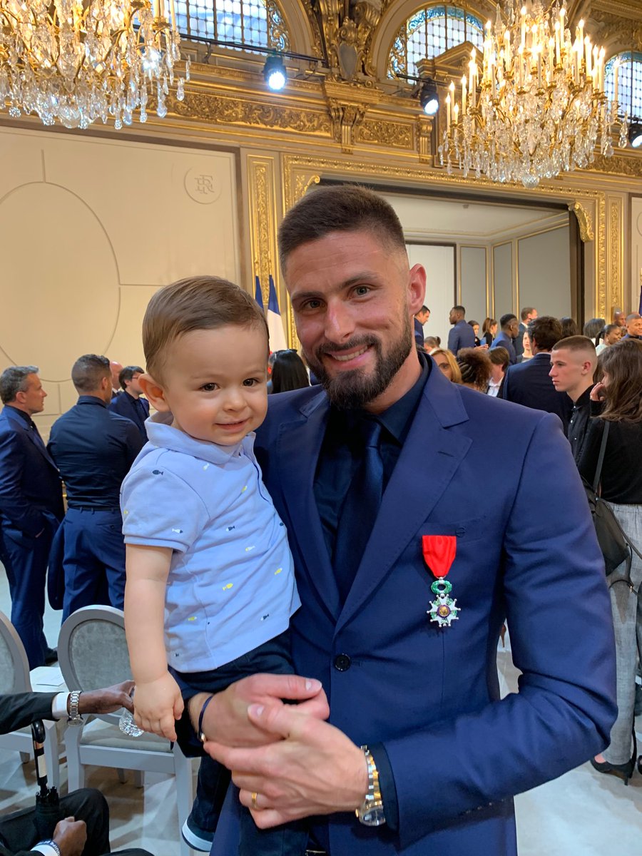 Olivier Giroud On Twitter 2018 Une Annee Qui Restera A Jamais Graver Immense Fierte Aaron Legiondhonneur Championdumonde