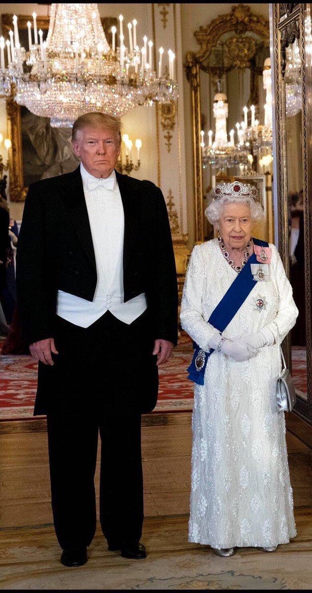 MaltaDiva's tweet photo. "If she's going to wear a crown, I'm going to wear a BIGGER ONE. THE BIGLIEST!!!"
#TrumpUKVisit
#trumpqueen
#crown https://t.co/rlIlNb7Grq
