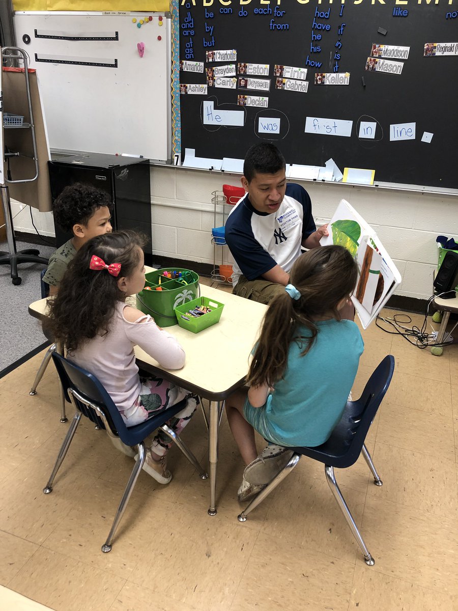 MsNeroBHS's tweet photo. BHS students reading to Rockwell and Berry classrooms today! #literacy #BPS @BethelCTSuper @ChrisTroetti @brookskristen1 https://t.co/uRh4Kdokw3