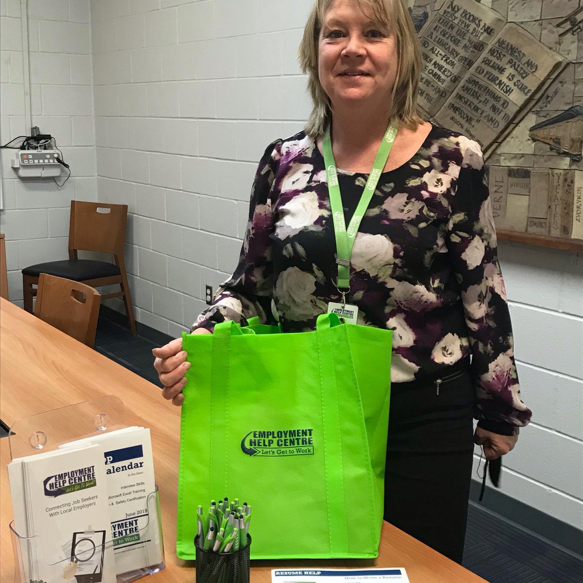 LPPLibraryON's tweet photo. Faith from the @EHCWestNiagara is at the Fleming Branch in #Beamsville today until 5:30 pm to assist with all your employment needs! Drop by to learn about the free community resources available through the EHC. #LincolnON https://t.co/CtRt7BVwwC