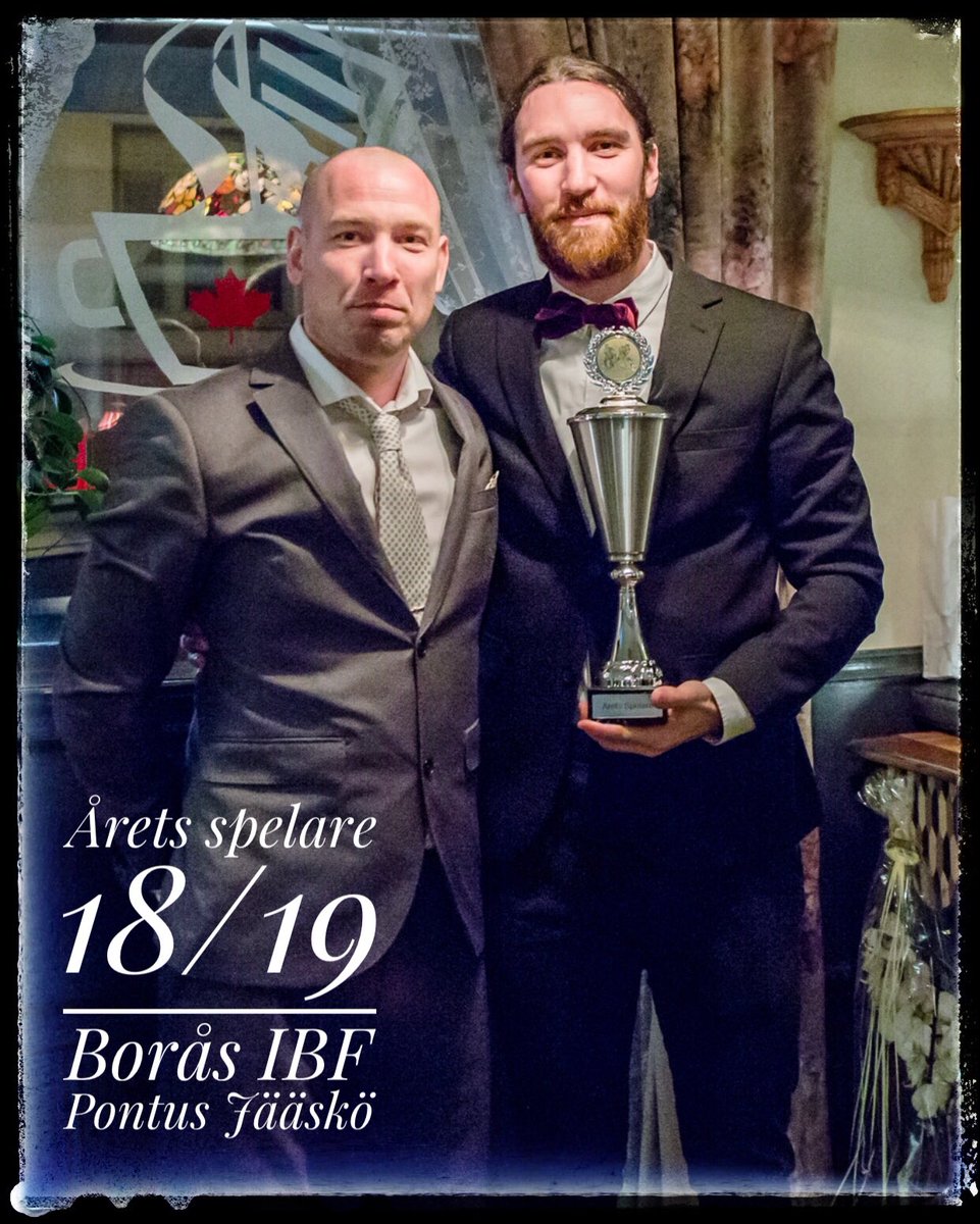HerrIbf's tweet photo. Pontus Jääskö fick ta emot priset som årets spelare säsongen 2018-2019 i Borås IBF a-lag. Vem tippar du får pokalen säsongen 2019-2020? @innebandykungen_ @unihocfloorball @btsporten @borasdly @innebandymagazinet @innebandytugg @innebandyigbg https://t.co/9y1Sbtswu0