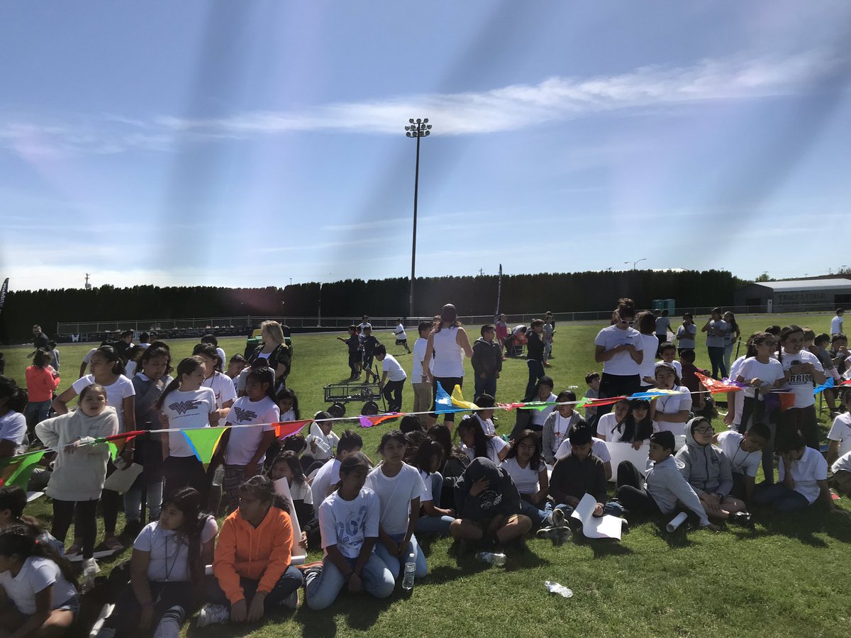 jffrymcc's tweet image. @MrDuganator does it again for the 3rd annual #wahlukeOlympics these kids did awesome from all the schools! #schoolofheroes @MisterEdie what a great thing to do for our #community!