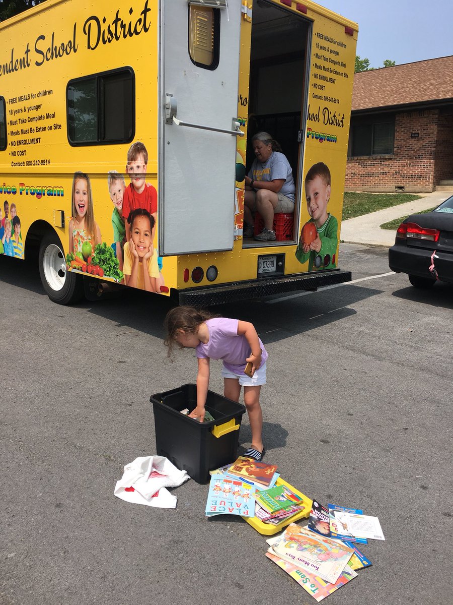 mmsread's tweet photo. Summer Read and Feed is in full swing in Middlesboro. Delivering hot lunches and books (brain food) all over town! #readky https://t.co/ktgLDCkcG6