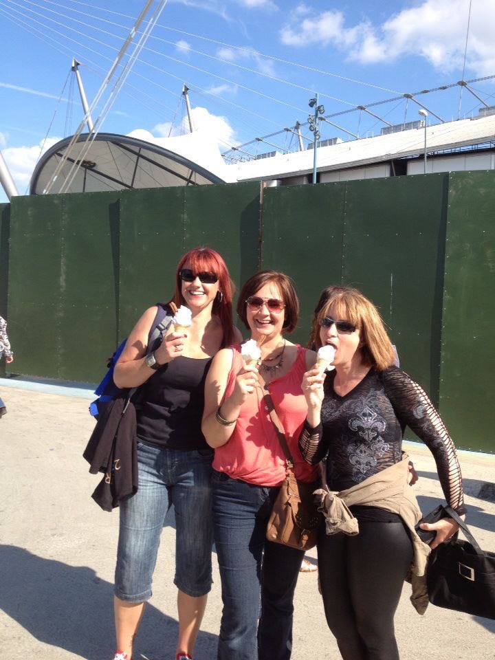 DizzJayne's tweet photo. #BonJoviMemories Manchester 2013 loving the dream https://t.co/ZldcUHZxxp