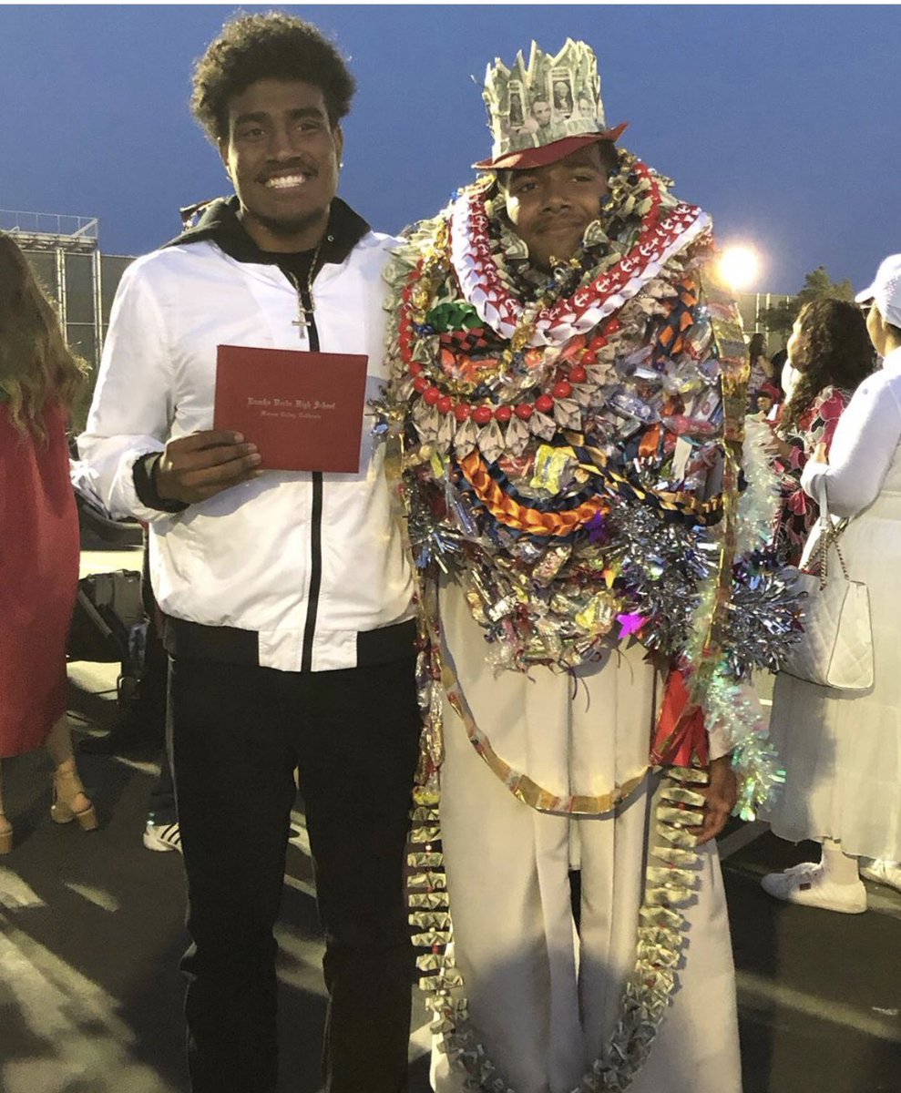 XXVXX_MoM's tweet photo. Congratulations Derrick.. you have continued to make me such a proud mom!!! Thank you God for blessing him with such an awesome support system in our family, friends and teachers, for he couldn’t have done with out any of you.. Thank you all!!#RVHS2019 #DerrickItielu #TaulaGang https://t.co/cFh4ow07td