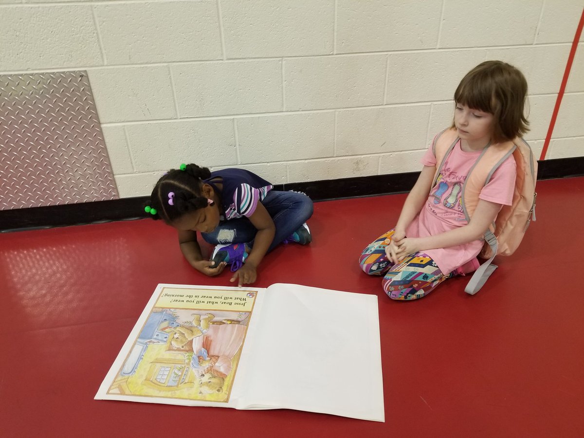 Julie Craig (@juliecraigccps) on Twitter photo Waiting for rides after school yesterday. These students loved reading the big books! <a href="/CrenshawCards/">Crenshaw Elementary</a> Waiting for rides after school yesterday. These students loved reading the big books! <a href="/CrenshawCards/">Crenshaw Elementary</a>