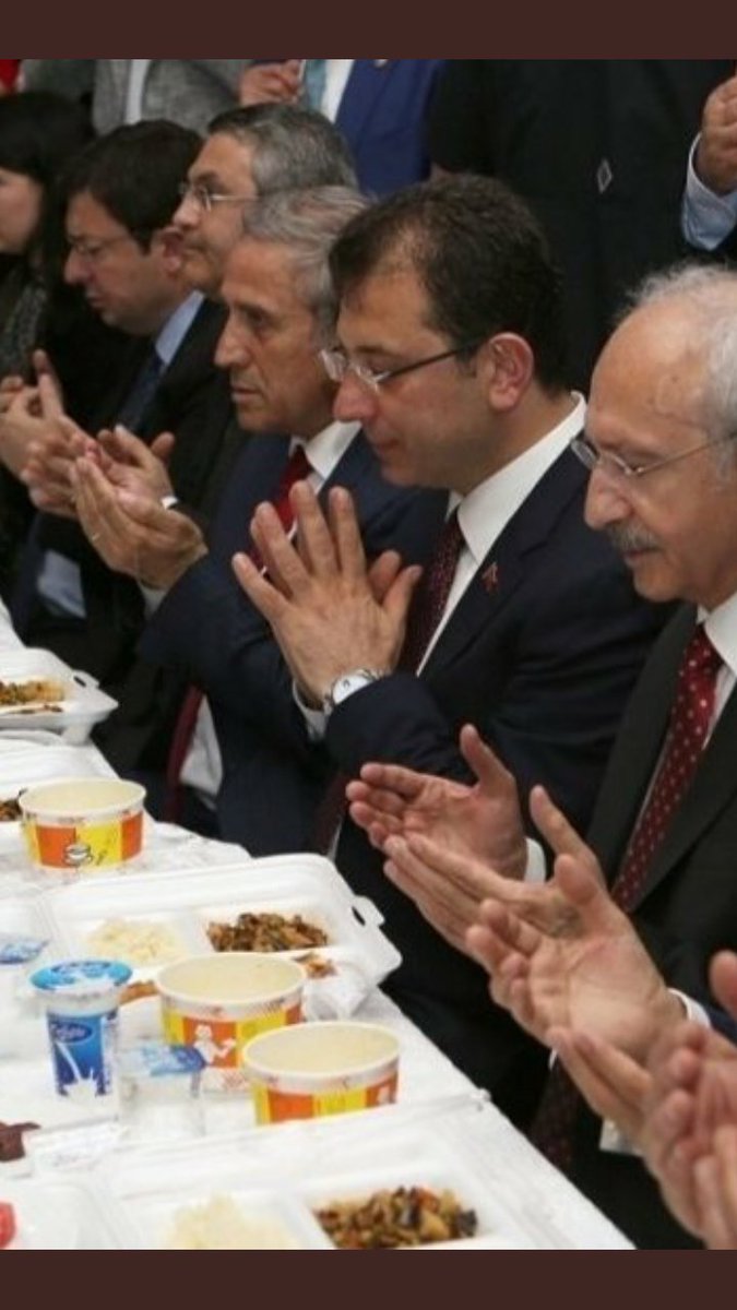 #HayırlıBayramlar

DEMEKKİ HER İNSAN KENDİ DİNİNE GÖRE EL AÇIP DUÂ EDİYOR