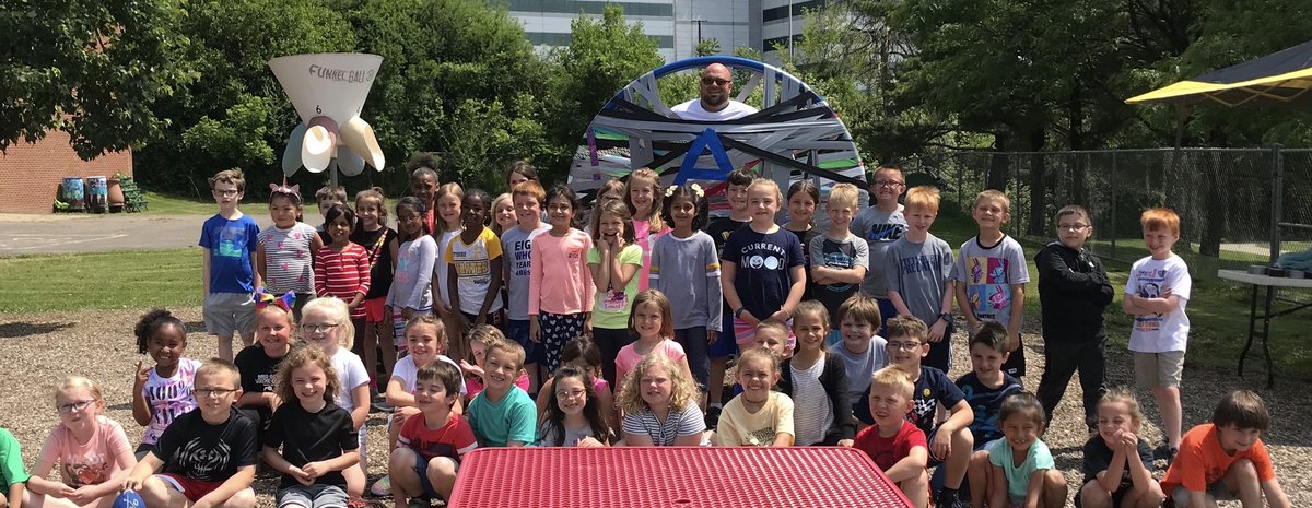 KOAikenElemMrT's tweet photo. When @KOGoldenEagles Aiken students fill up our Green Tree for the 7th time this school year, you let them duck tape you to the playground #SOAR #KOproud #AikenPBIS this year, our #amazing students have soared and earned 5,819 Eagles Eggs! #ducktapetheprincipal ๐ฆ
๐ฅ๐ณ๐๐ป https://t.co/6yuen4n22I