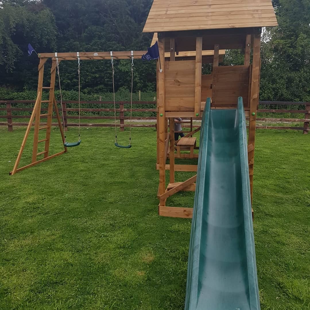 MrFlatpackIE's tweet photo. Look at this beauty of a monster playgym assembled by the  MrFlatpack team in Co. Meath. Might be raining today but the School Exams start tomorrow so we all no that means 🌞🌞🌞
☘
☘
#mrflatpack #youbuywebuild #playhouse #playzone #playgym #kids #children #kidsplayhouse #fun https://t.co/iag1FW4IO9