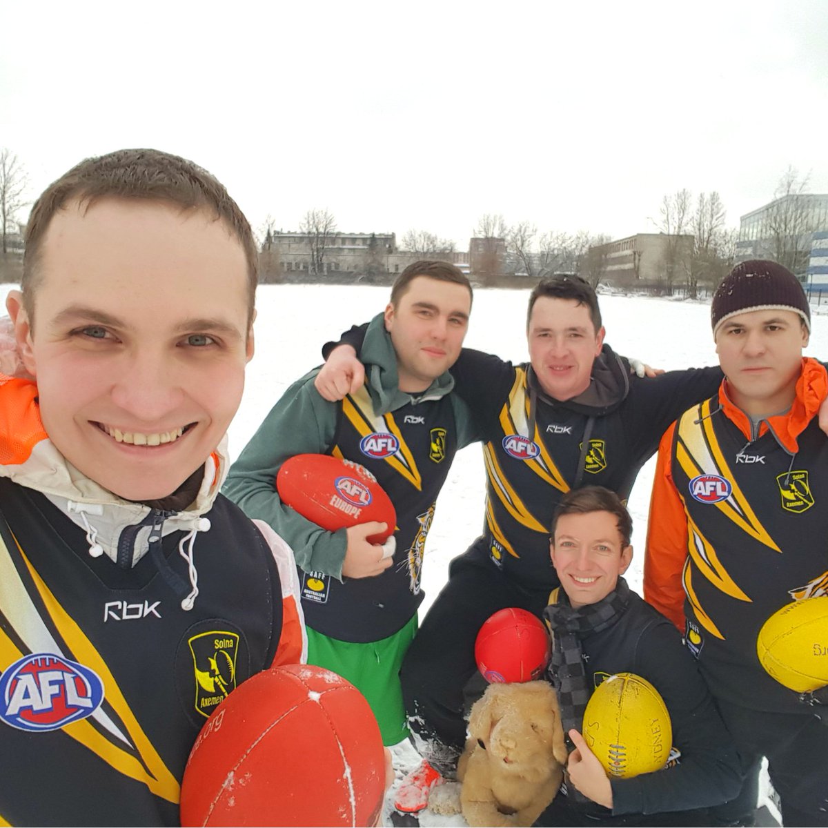 SpbCats's tweet photo. Doggy style footy. #spbcats #AFLSPb #aflrussia #aussierulesrussia #aussierules #aflwords #aflnews #saintpetersburgcats https://t.co/TrGx5urTZz