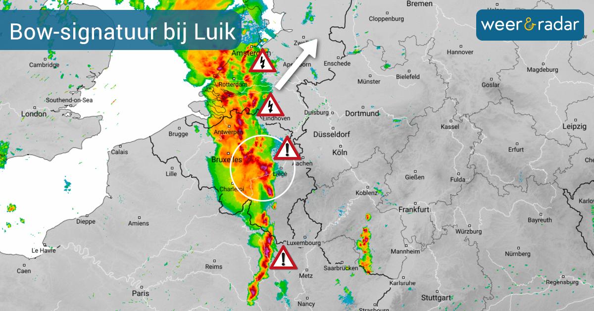 weerenradar_nl's tweet image. De ProfiRadar toont een zogenaamde #BowEcho signatuur nabij #Luik. Daarop kunnen er zeer zware #windstoten voorkomen. Er ontstaat inmiddels een lineair convectief systeem (QLCS) die de komende uren verder naar het noordoosten trekt. Vanuit Namur zijn er zware windstoten gemeld ⚠️