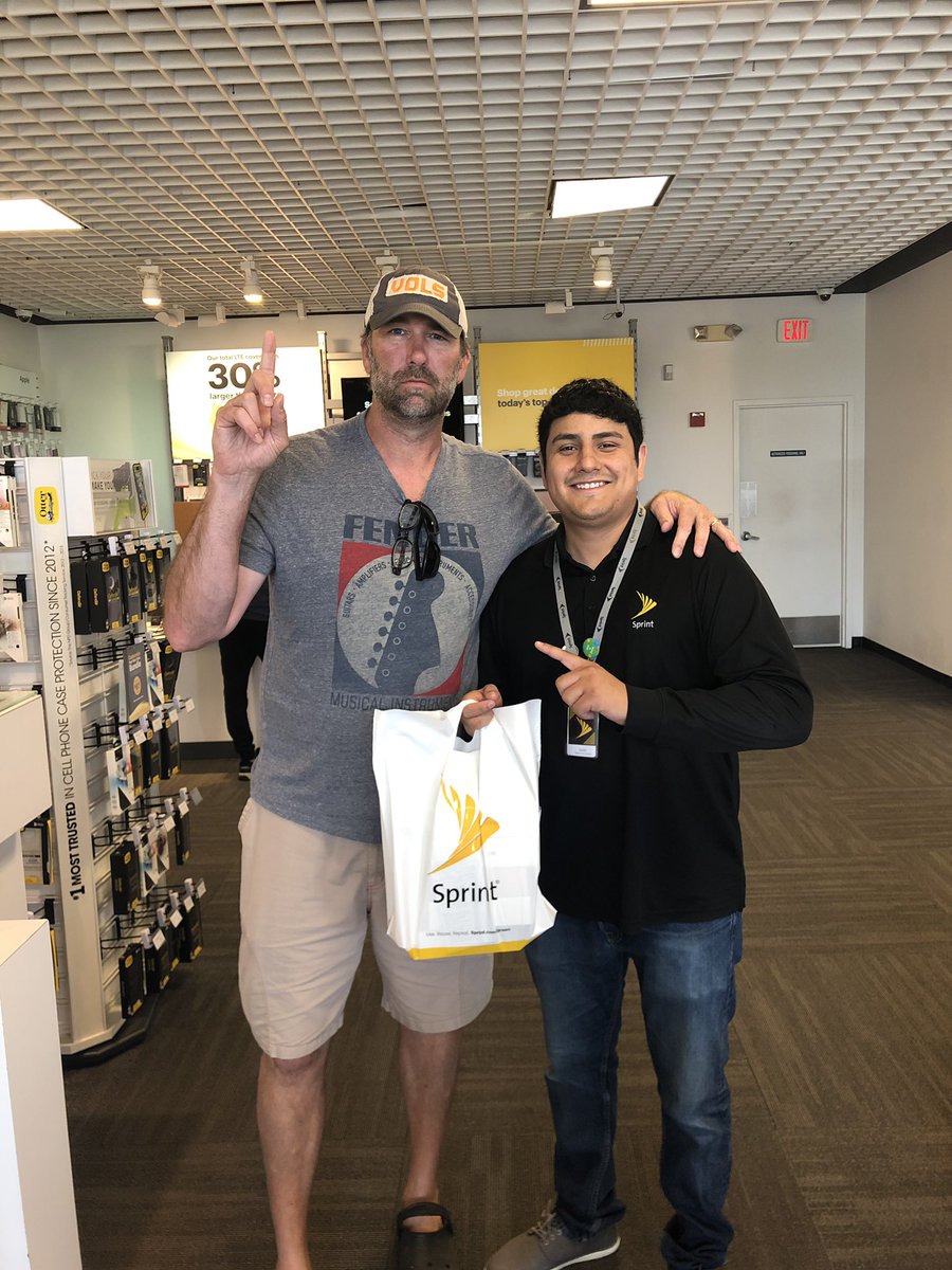 SprintLombard's tweet photo. Mark closed 5 new CL lines on Unlimited Plys with Sprint Complete https://t.co/9CeVbLQZSQ