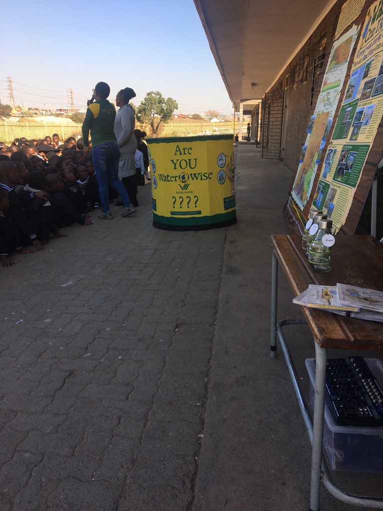 MissSets's tweet photo. In celebration of World Environment Day. I did My first clean up in Tembisa, with Umthembeka primary school.
#wastestopwithme @missearth_sa @SAFusion1 ✅💚🍀 https://t.co/b4zk87ZkNf