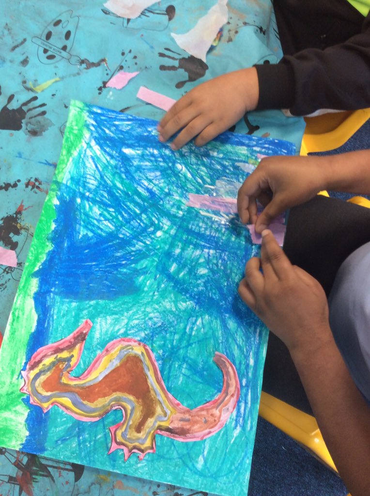 roseahmet2's tweet photo. We love a creative afternoon in Year Two! #deepseadivers #underwaterart @coopnightingale https://t.co/nyiPuPZGar