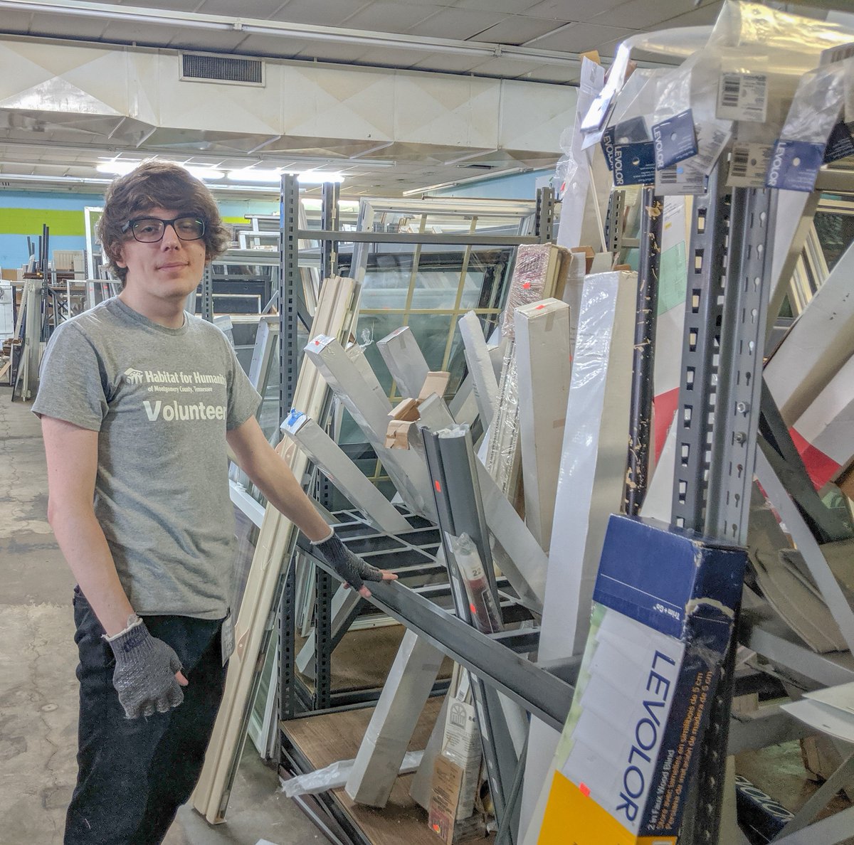 ReStoreTN's tweet photo. Special thanks to Habitat's young volunteers!

We can use volunteers in the following areas:
•Assisting with receiving donations
•Making small repairs to donations
•Cleaning and straightening merchandise https://t.co/BrnlnNnK3n