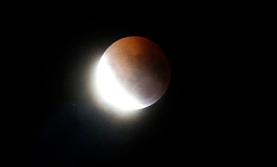 chvnoticias's tweet photo. Cuenta regresiva: Lo que debes saber del eclipse total de sol del 2 de julio https://t.co/VBXBqciLFY #EclipseTotalChile https://t.co/cn68cyGYQu