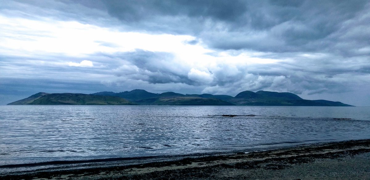 View from Skipness this afternoon. Isle of Arran - always amazing 🥰 @VisitArran @ExploreKintyre @LSislands @Argyll_IslesApp @VisitScotland 🏴󠁧󠁢󠁳󠁣󠁴󠁿