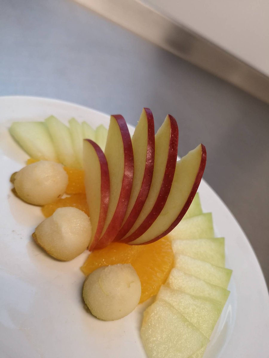 Went through #knifeskills with the #apprentice #chefs today and had to ho
go a bit #oldschool with my fruit salad plating! #chefslife #nofilterneeded #cooking #alwayslearning #college #cateringcollege