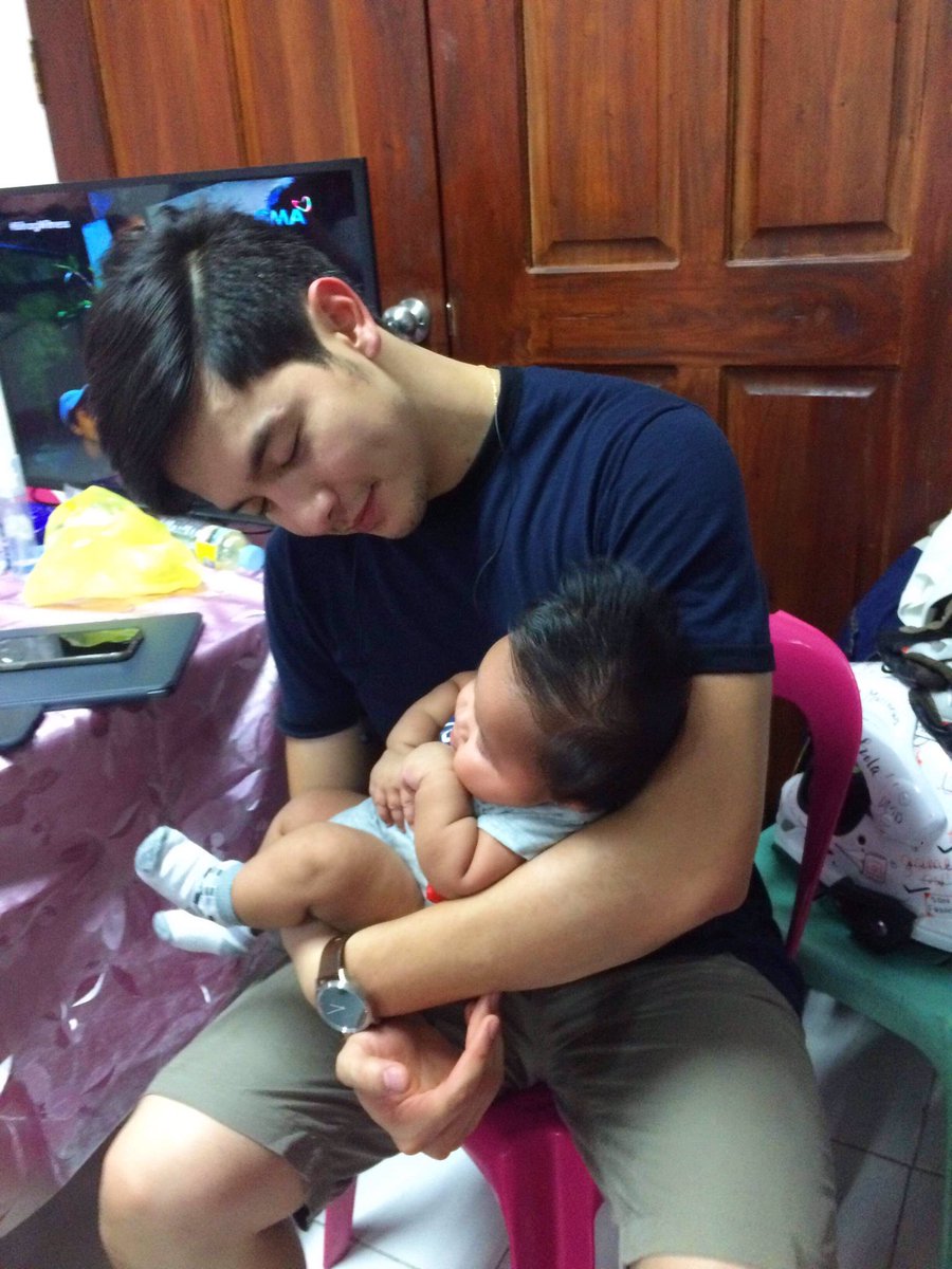 Iscaiflakes's tweet photo. Alden with my 2 Months old son. Hihi ang cute nila tignan and napakabait ni alden mahilig din sa baby.😊💕 https://t.co/a0FQvpiwUF
