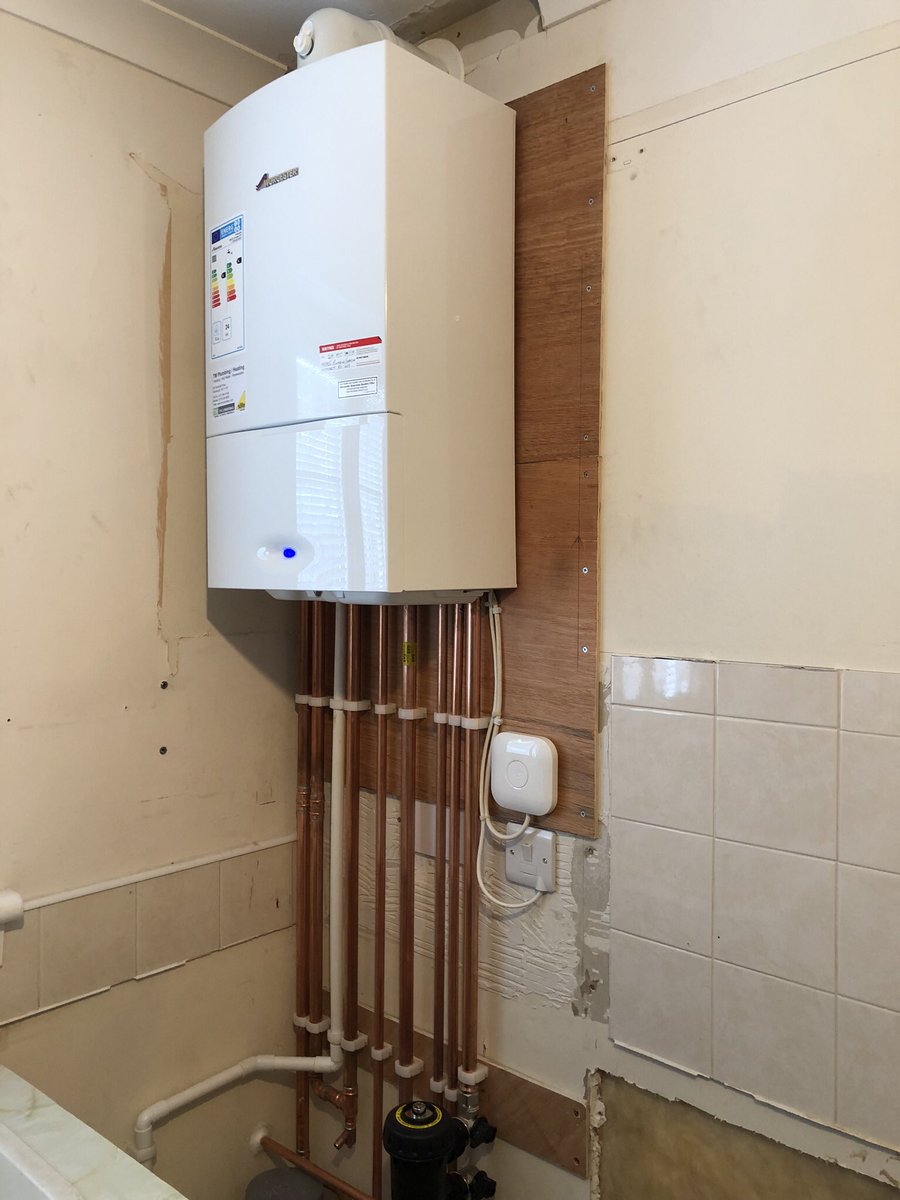 tmplumb's tweet image. Worcester @HeatingYourHome @WorcesterBosch 28cdi compact with Greenstar Filter &amp;amp; Nest 3rd gen. 10yr warranty for complete peace of mind. #benchmarked