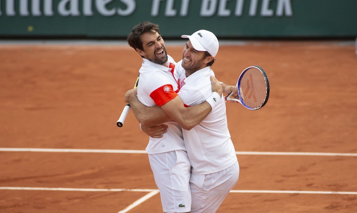 That feeling when you advance to the Semifinals at your home Grand Slam with your best friend! Congrats, <a href="/fabmartin86/">Fabrice Martin</a> and <a href="/jimchardy/">Jeremy Chardy</a>! #RG19