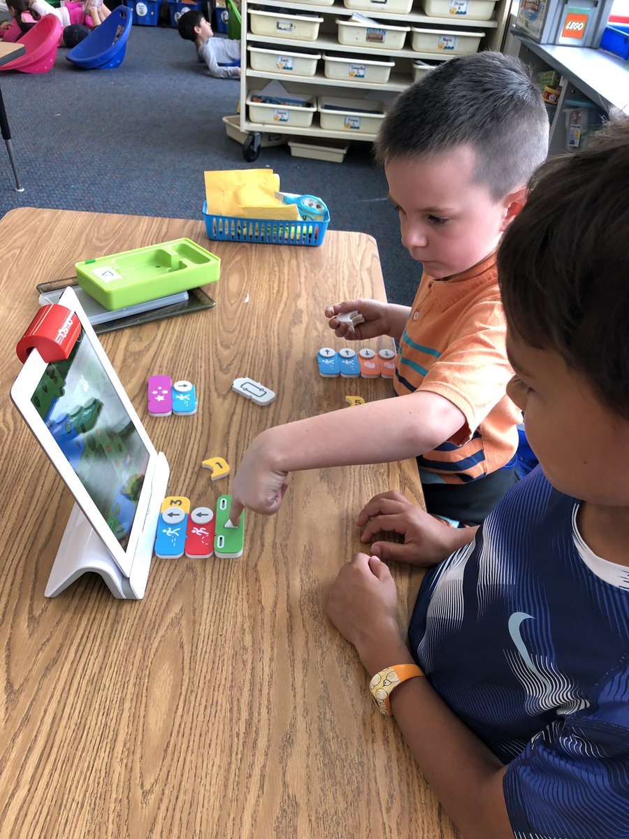 1mrsbedingfield's tweet image. Coding fun with @PlayOsmo #codingawbie #IvyHillLeague
